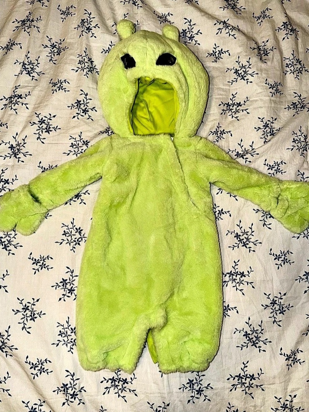 Pottery Barn Kids Green Alien Baby Halloween Costume Green 0-6M